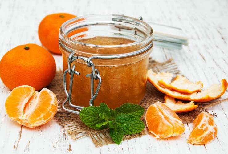 barattolo con mandarini