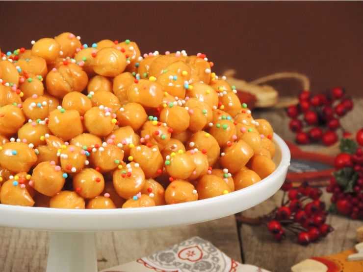 piatto da portata con struffoli